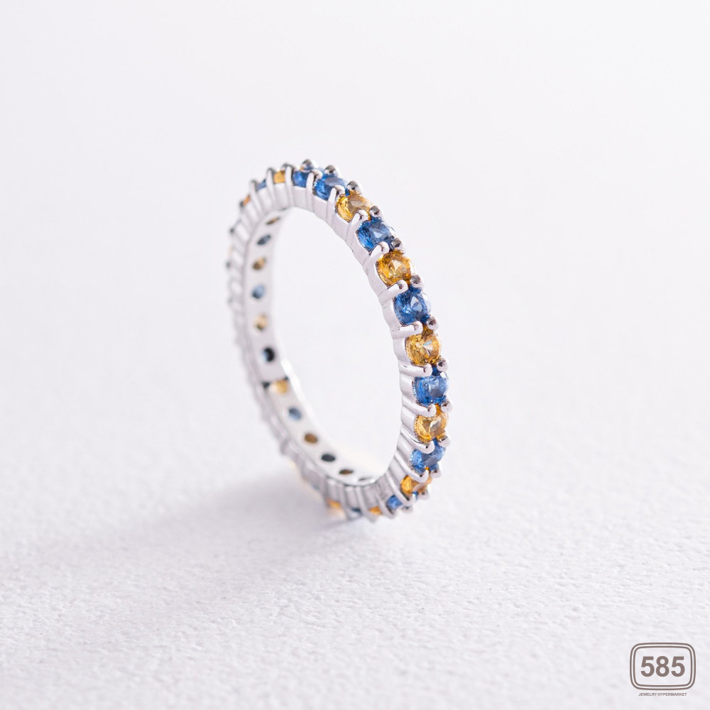 Кольцо с дорожкой голубых и желтых камней 
(белое золото)