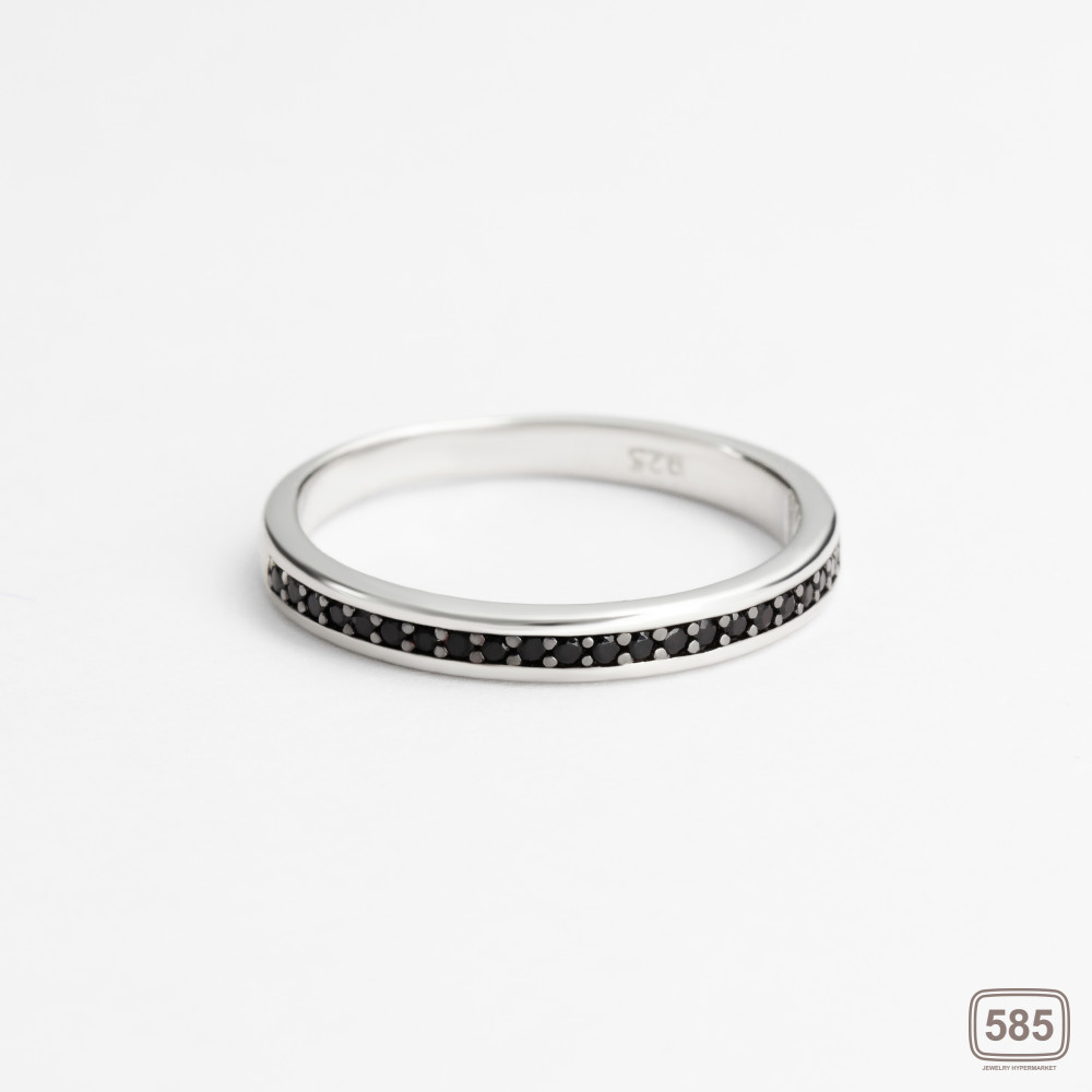 Серебряное кольцо с черными фианитами 