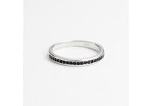 Серебряное кольцо с черными фианитами 