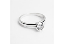 Серебряное кольцо покрытое родием со вставкой Swarovski Zirconia